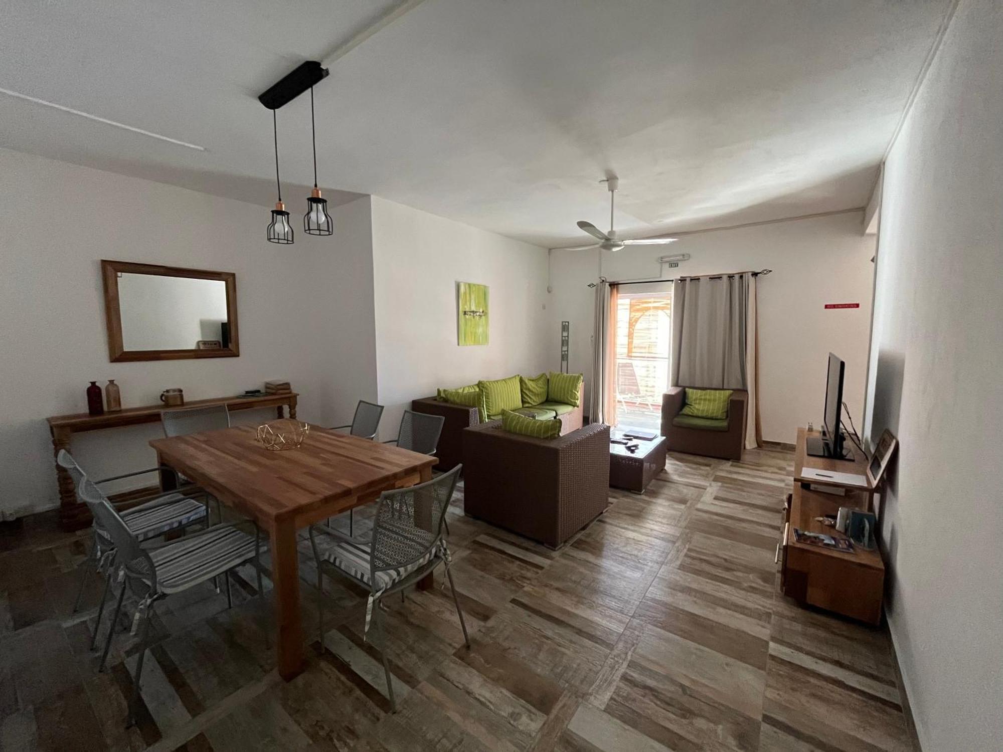 Kays Residence Pereybere Beach Exterior photo